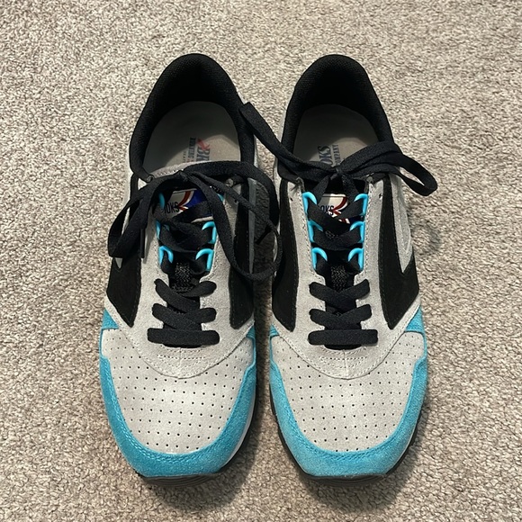 Brooks Chariot. Men’s 8.5. Grey, black, teal. - Picture 2 of 5